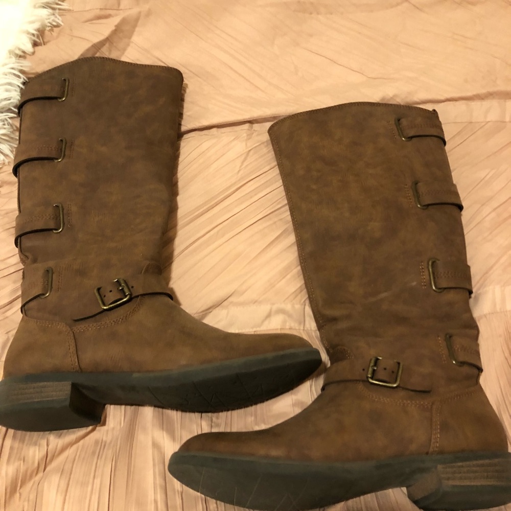 Women’s brown boots